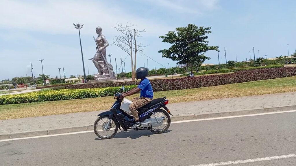 Mission de récupération de colis au bénin par Tom Bénin pour une expédition à l'étranger